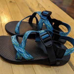 Women’s size 8 Chacos Z-1